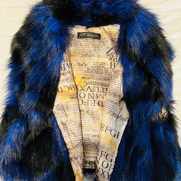 Blue and black faux fur vest sz small - Picture 3 of 3
